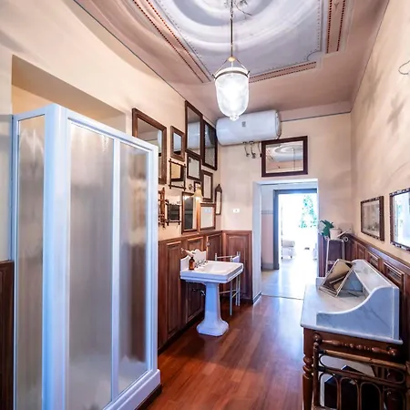 Italy Homes - Edith Sarnico